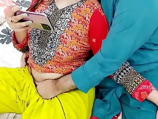 PAKISTANI REAL HUSBAND Get hitched WATCHING DESI PORN Unaffected by MOBILE THAN HAVE ANAL SEX WITH CLEAR HOT HINDI AUDIO